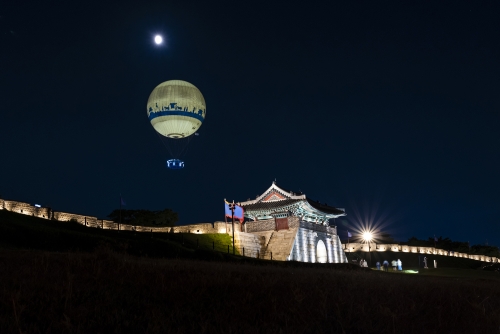 Suwon Hwaseong Fortress_Changnyong Gate_night view